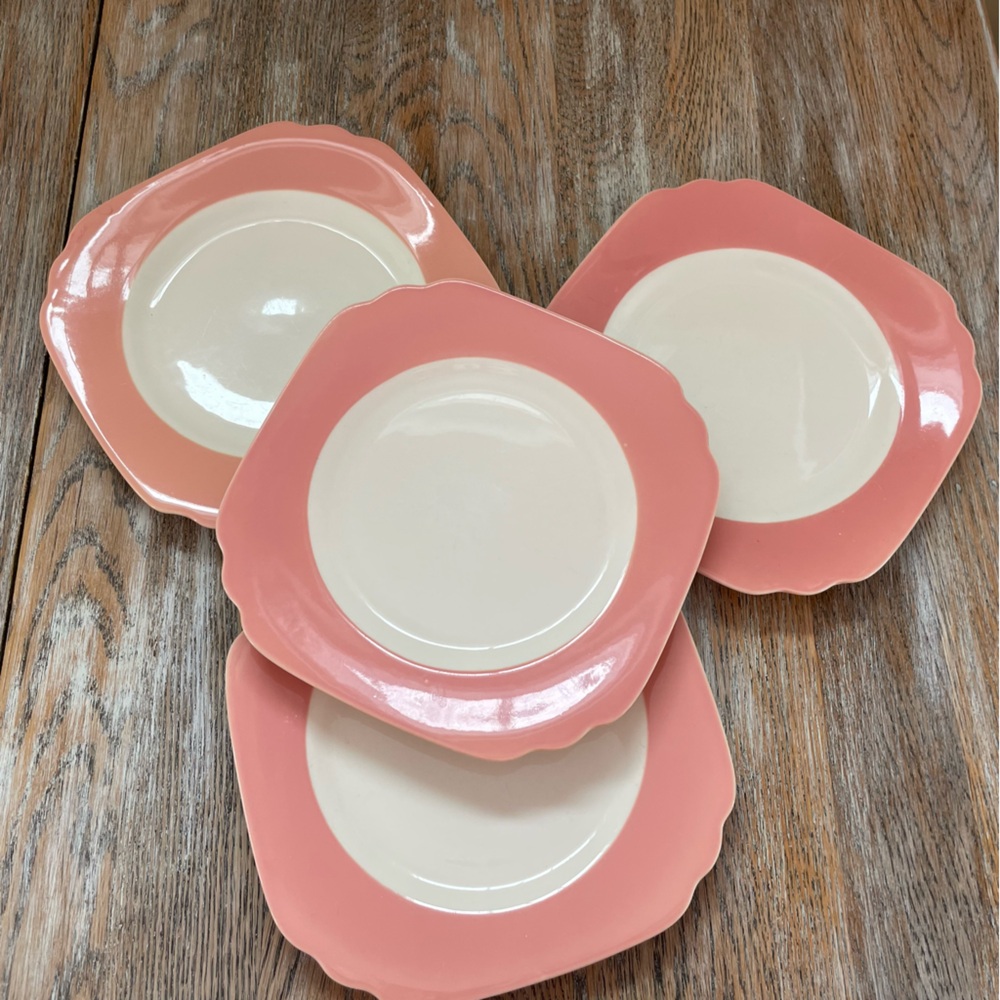 Vintage Pink Scalloped Trim Luncheon Plates🩷